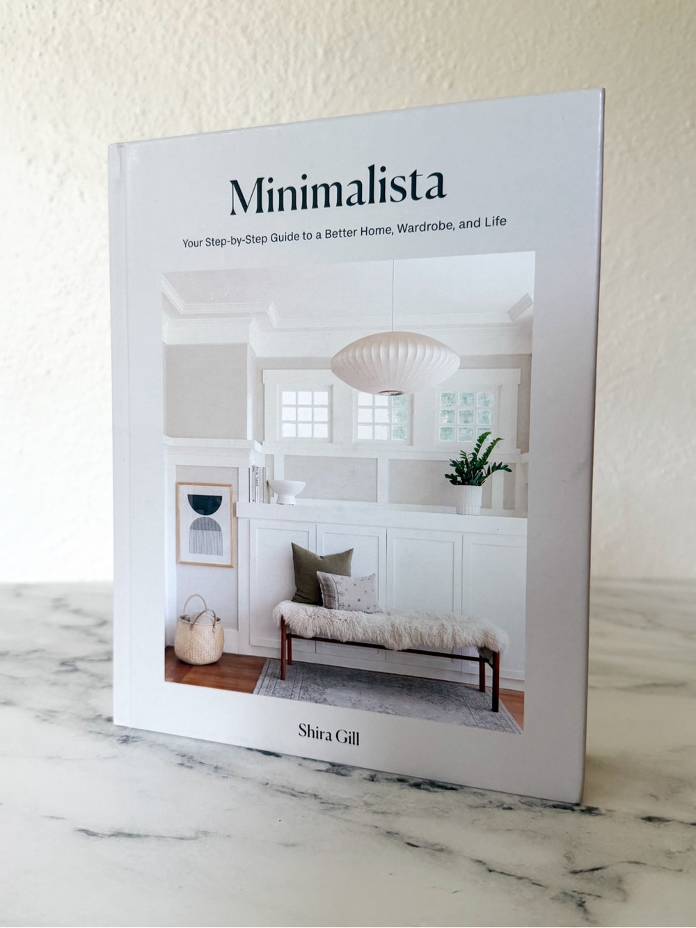 Minimalista: Step-by-Step Guide to a Better Home, Wardrobe, & Life by Shira Gill